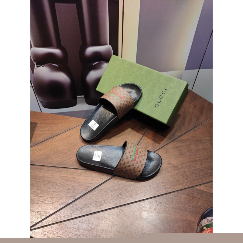 G*u*i slippers